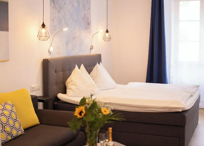 Zum Goldenen Hirschen 3* 프레이스타드트