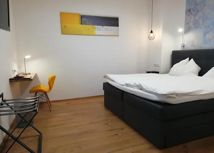 Zum Goldenen Hirschen 호텔 3*