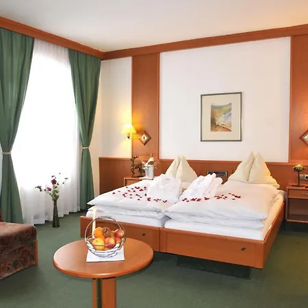 Отель Zum Goldenen Hirschen Фрайштадт