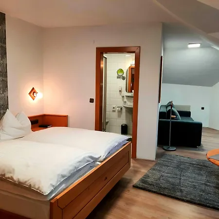 Zum Goldenen Hirschen Отель 3*