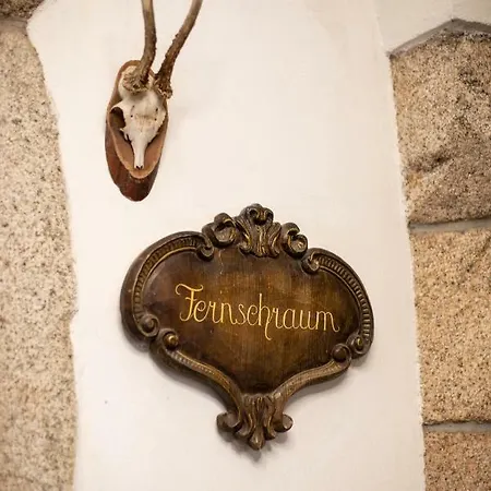 Отель Zum Goldenen Hirschen 3*